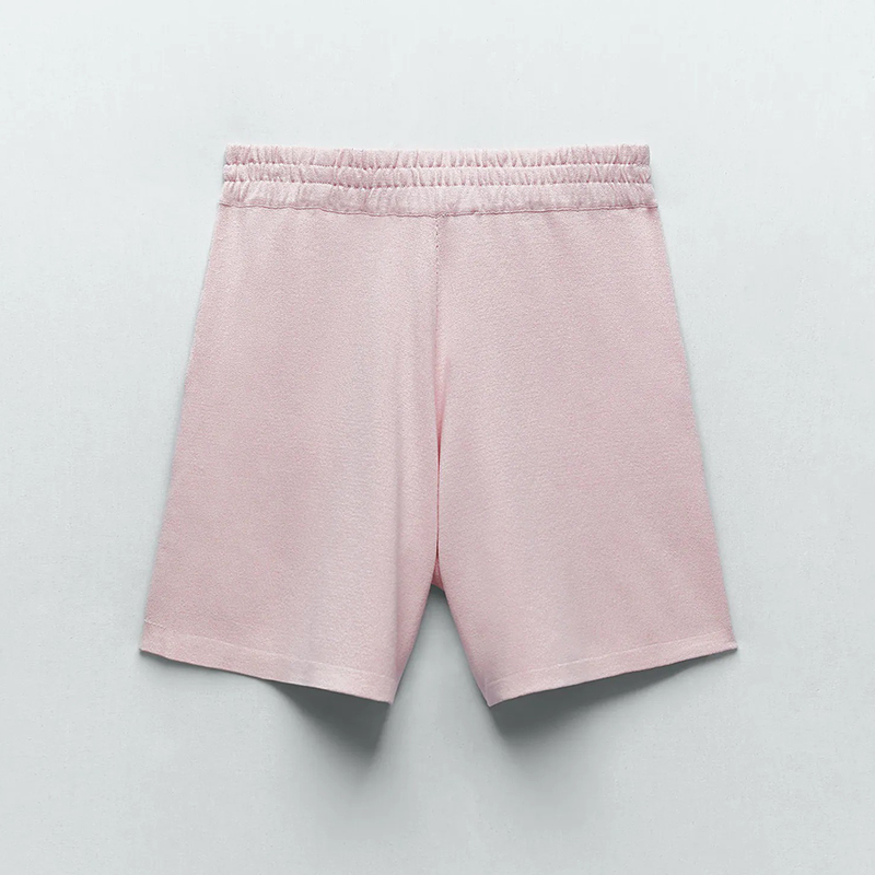 Cropped knit hoodie & knit shorts