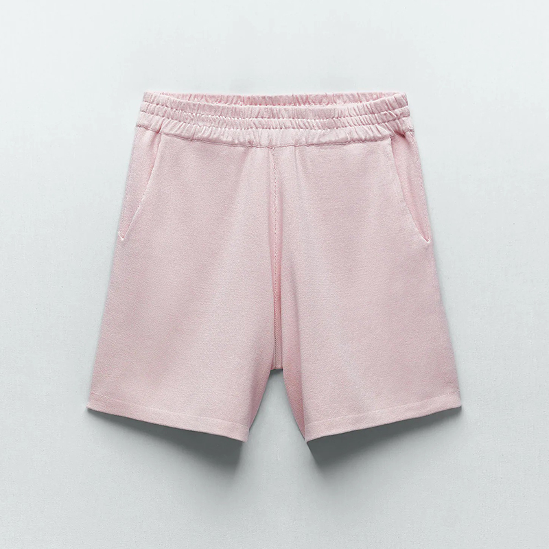 Cropped knit hoodie & knit shorts