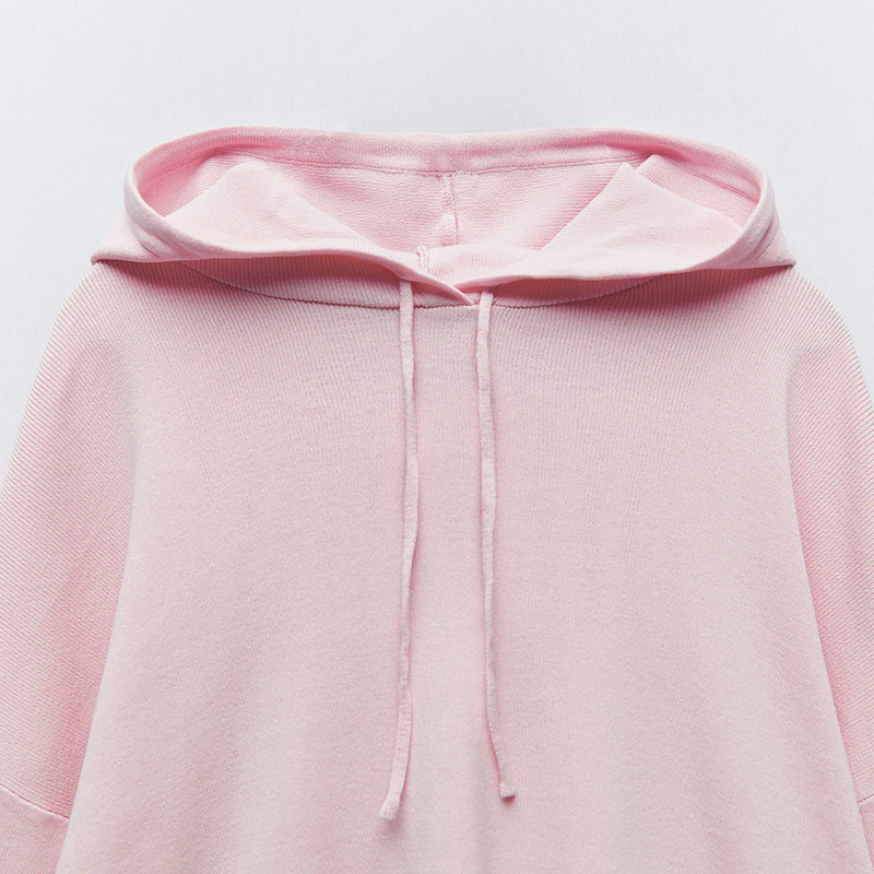 Cropped knit hoodie & knit shorts