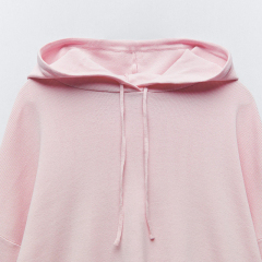 Cropped knit hoodie & knit shorts