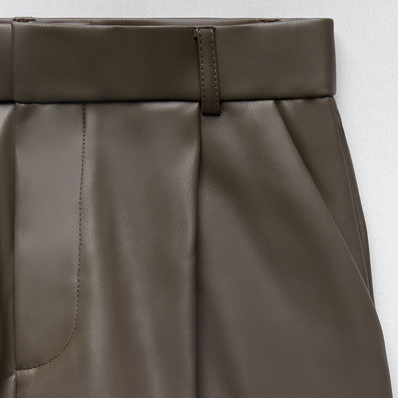 Pleated shorts