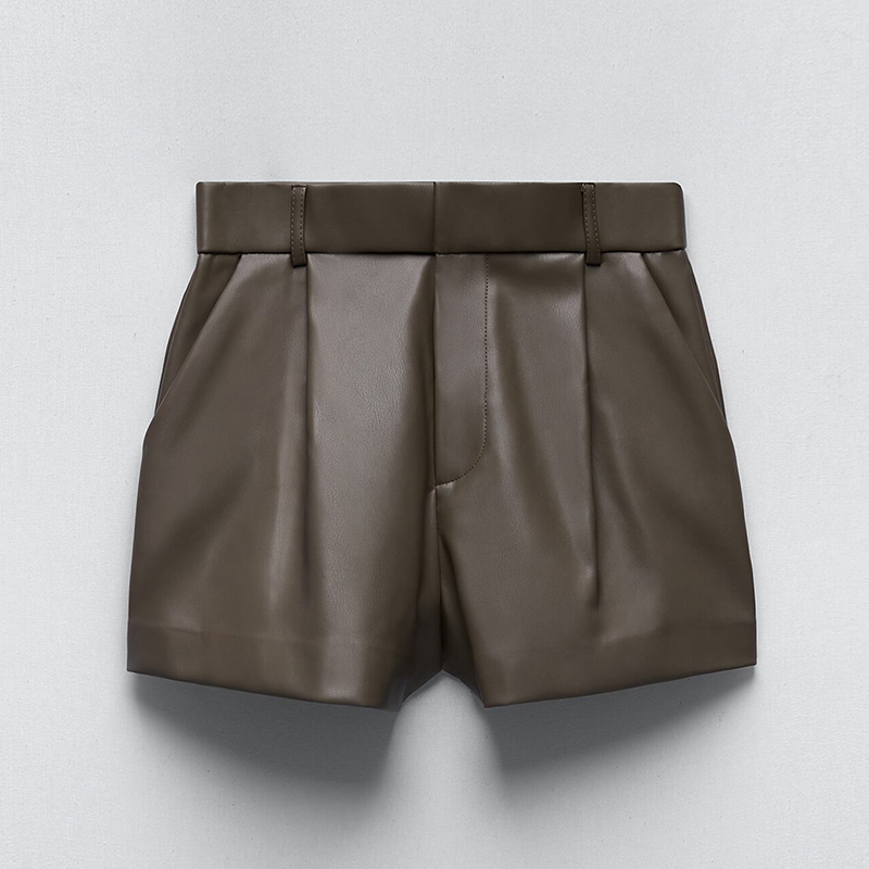 Pleated shorts