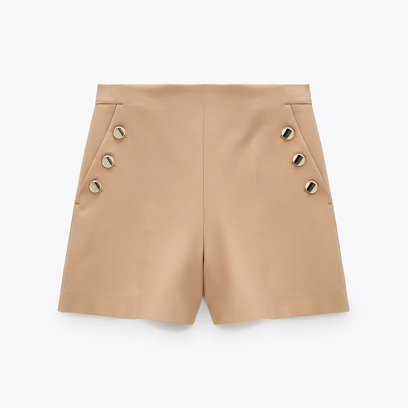 Buttoned bermuda shorts
