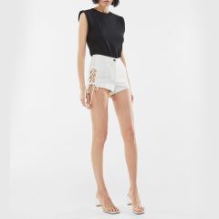 Side junction decorative design shorts