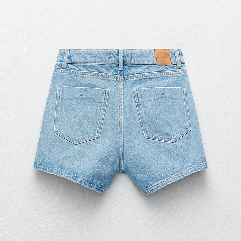 Buttoned denim skirt