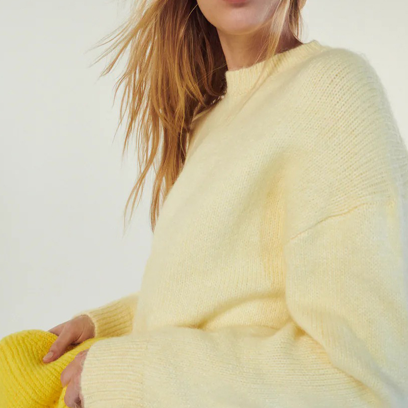 Long sleeve round neck sweater