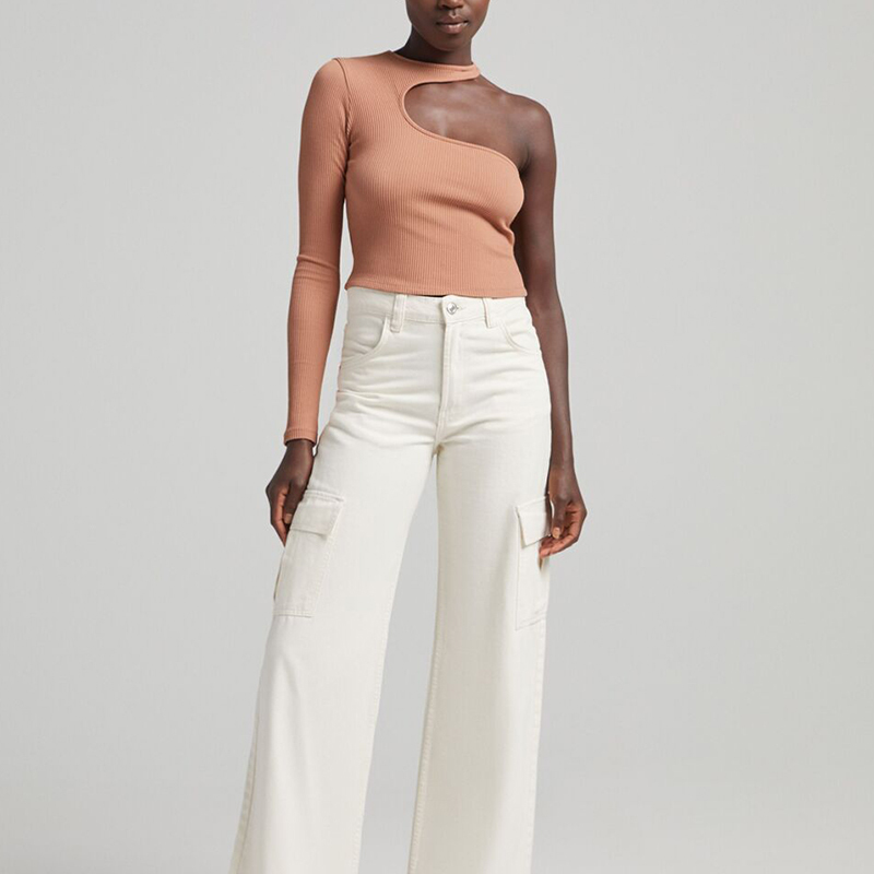 Asymmetric long-sleeved T-shirt