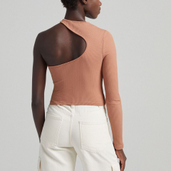 Asymmetric long-sleeved T-shirt