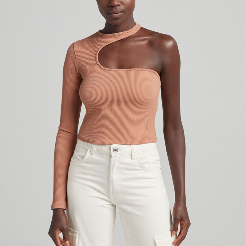 Asymmetric long-sleeved T-shirt