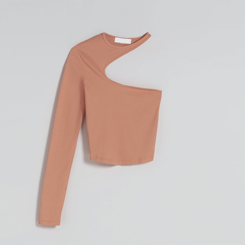 Asymmetric long-sleeved T-shirt