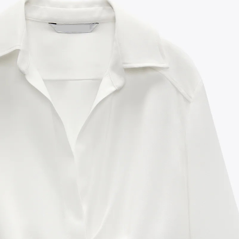 Short shirt with pleated decoration