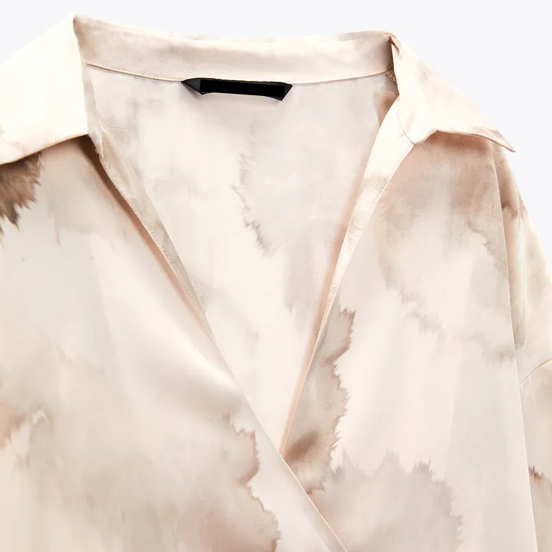 Double-breasted printed shirt