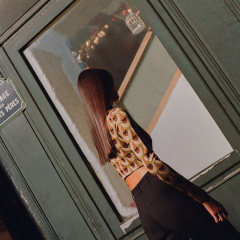 Deep-necked long-sleeved top