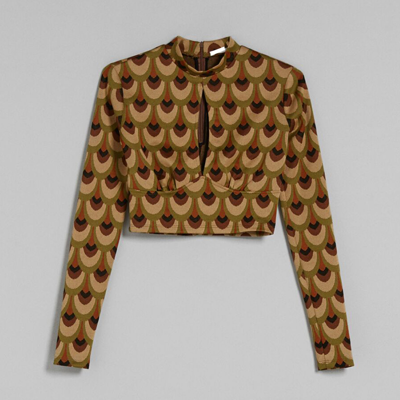 Deep-necked long-sleeved top