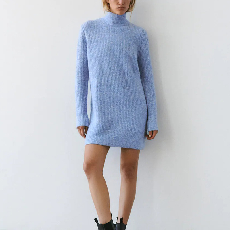 Half high neck knitted dress