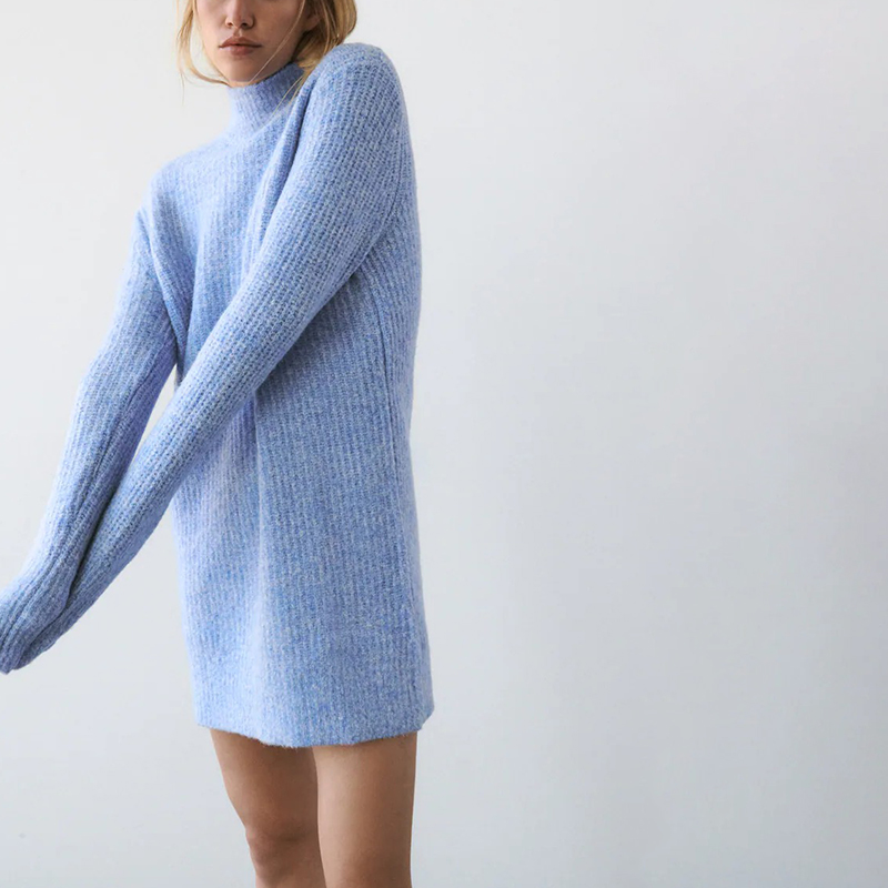 Half high neck knitted dress