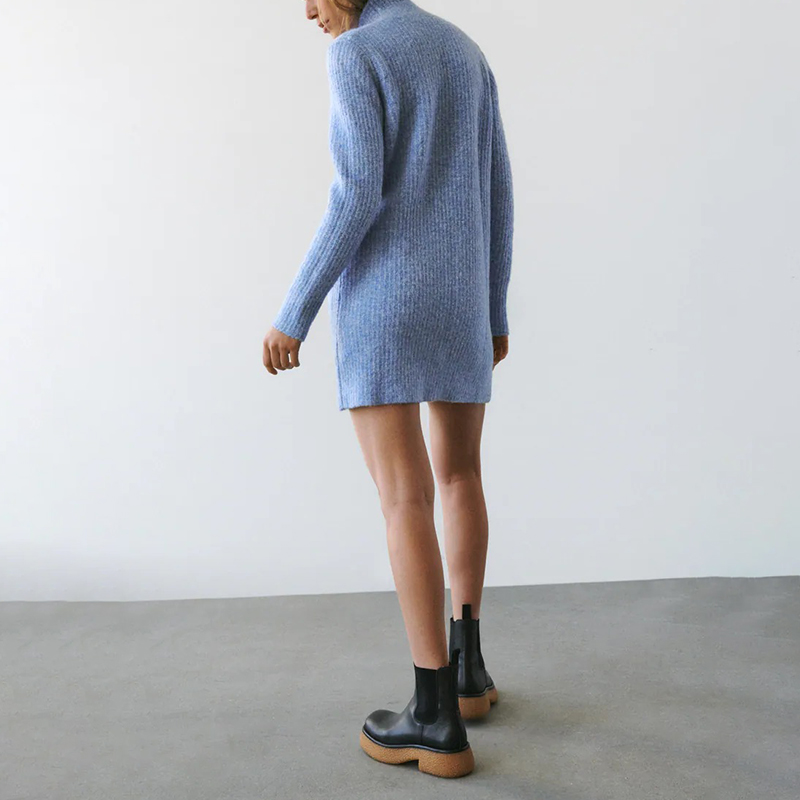 Half high neck knitted dress