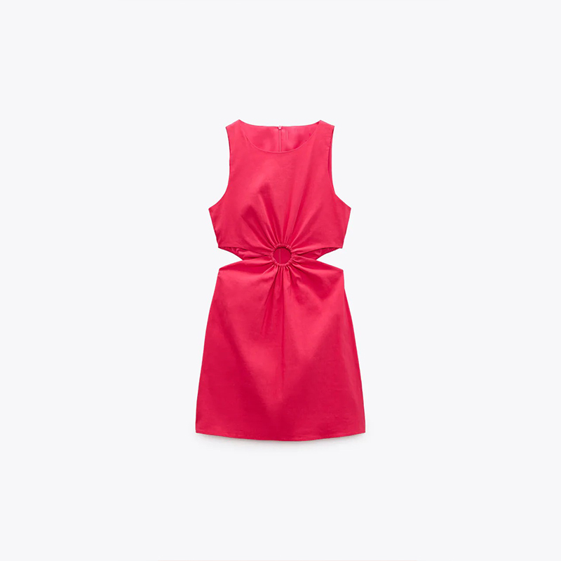 DRESS WITH CUT-OUT DETAIL