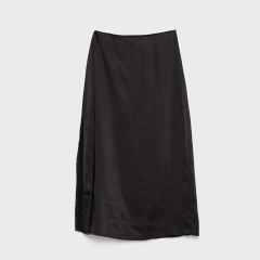 Satin skirt with slits