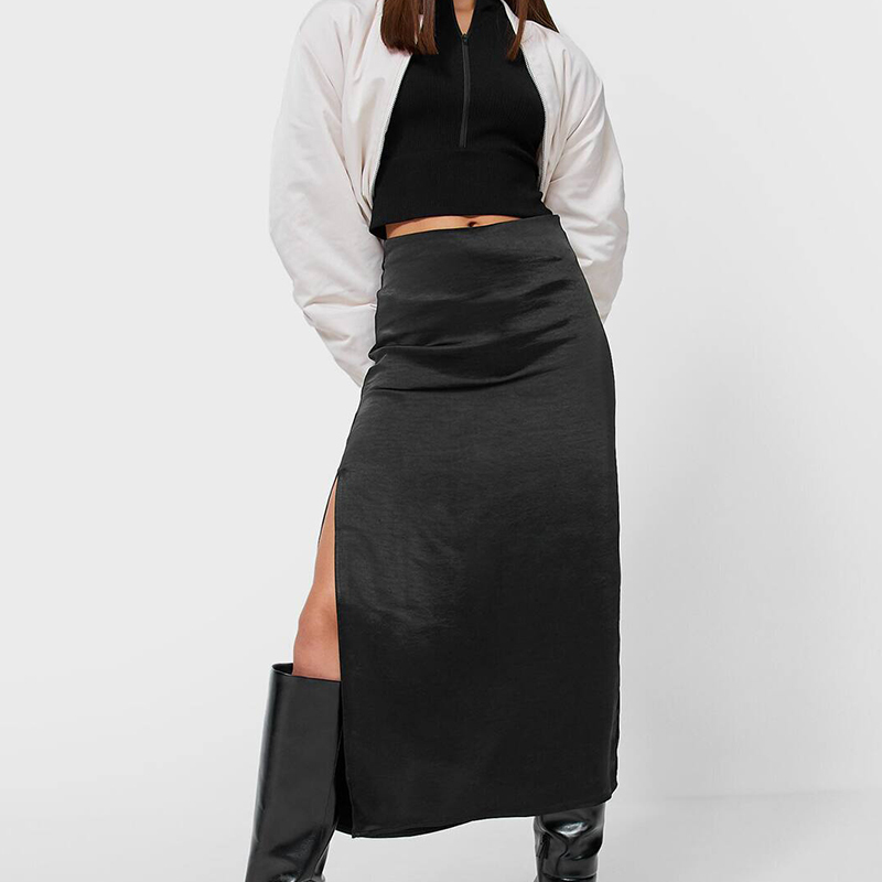 Satin skirt with slits