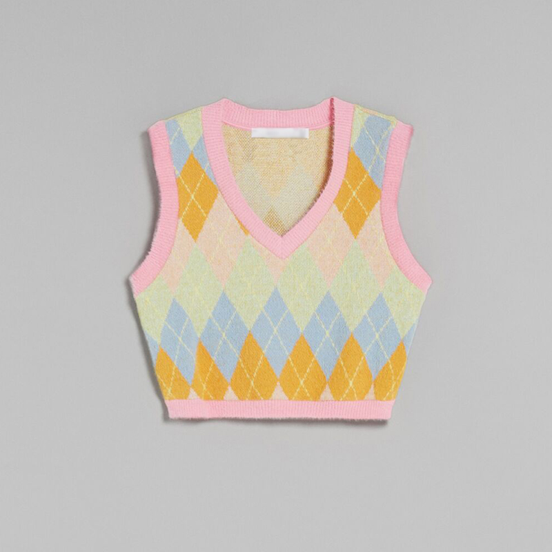 Diamond pattern knitted vest