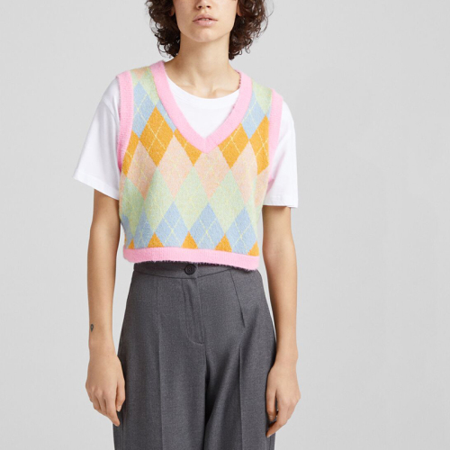 Diamond pattern knitted vest