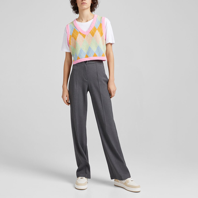 Diamond pattern knitted vest