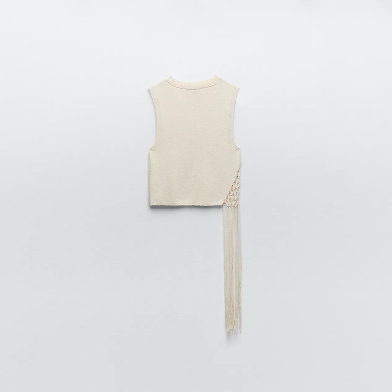 KNIT TOP WITH OPENING