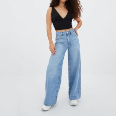 Casual fit high-rise jeans