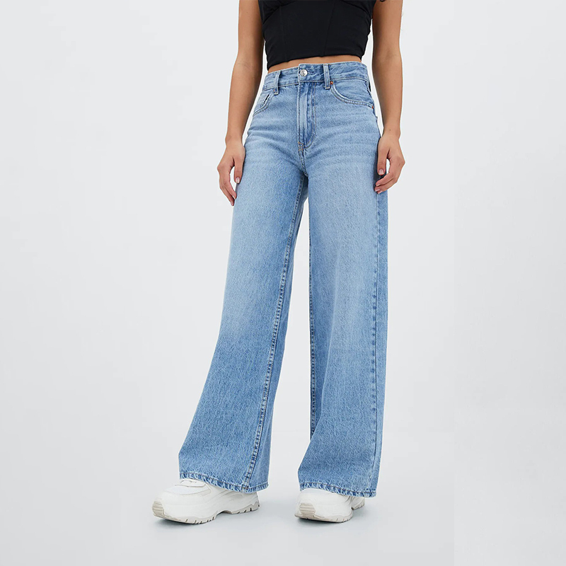 Casual fit high-rise jeans