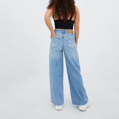 Casual fit high-rise jeans