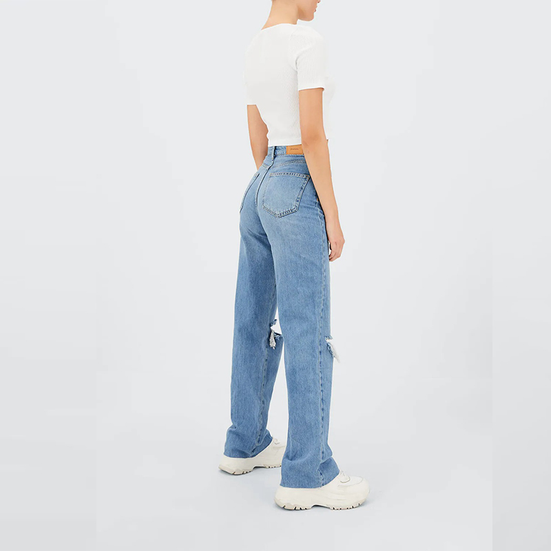 straight-fit jeans