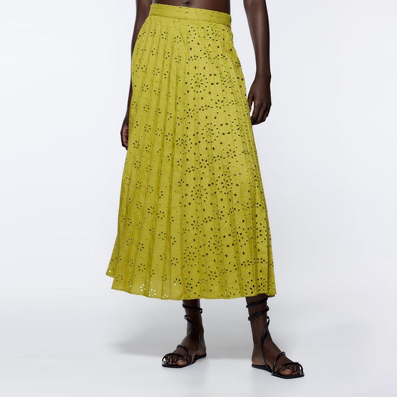 embroidered pleated skirt