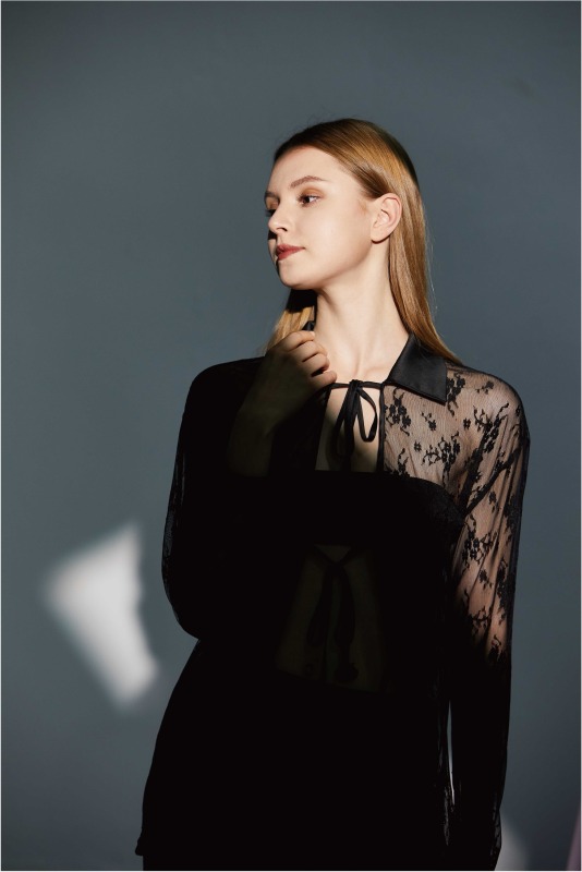 Slim fitting lace patchwork hollowed out strap dress