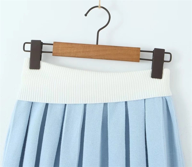 Contrast Knit Short Skirt