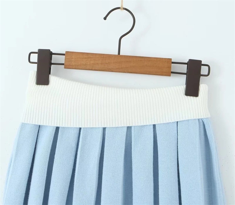 Contrast Knit Short Skirt