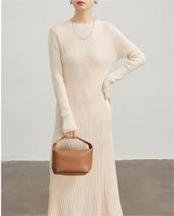 Slim-fit knit dress