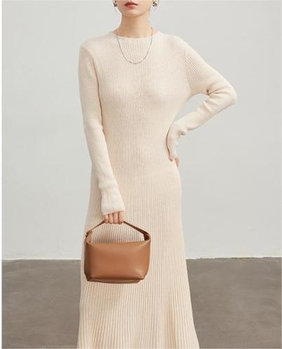 Slim-fit knit dress