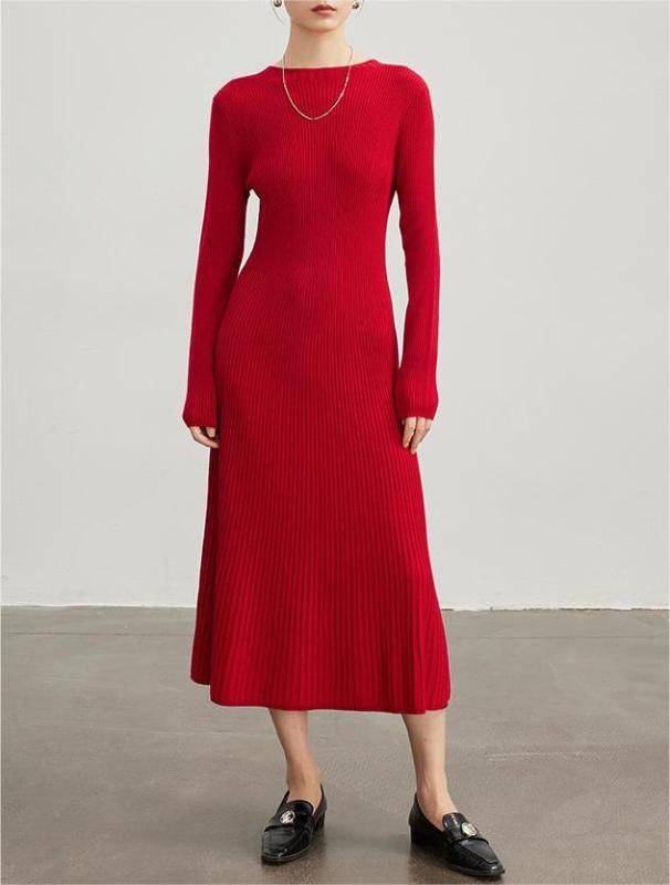Slim-fit knit dress