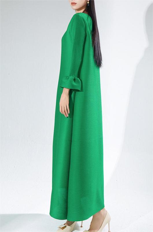 High-end pleated dress