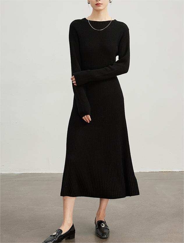 Slim-fit knit dress