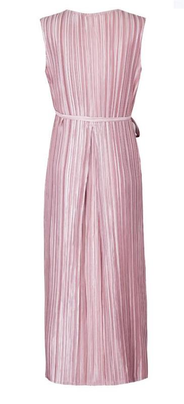 Loose pleated light dress