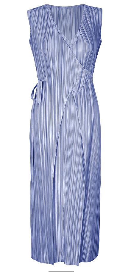 Loose pleated light dress