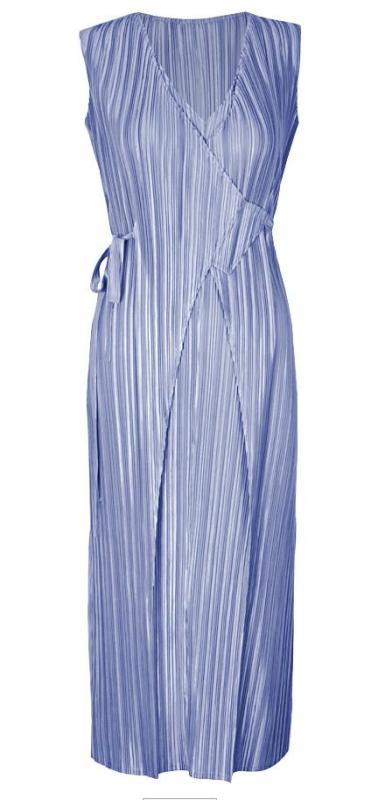 Loose pleated light dress