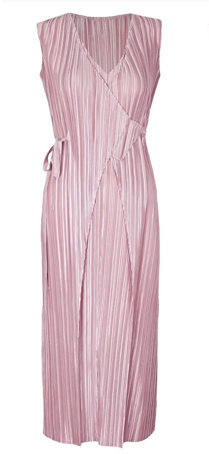 Loose pleated light dress