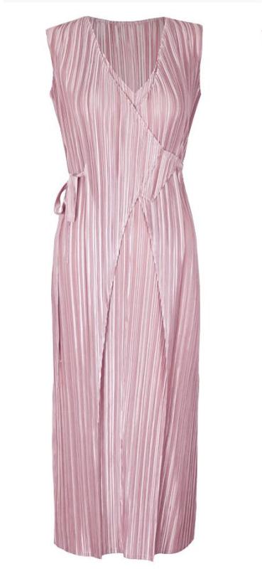 Loose pleated light dress
