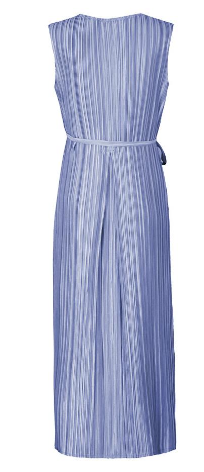 Loose pleated light dress
