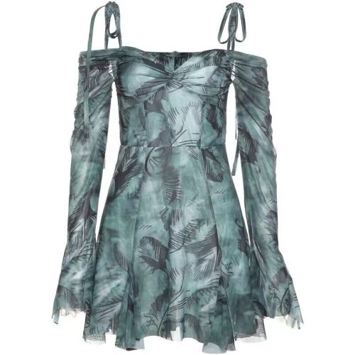 One-line shoulder dress with flared sleeves