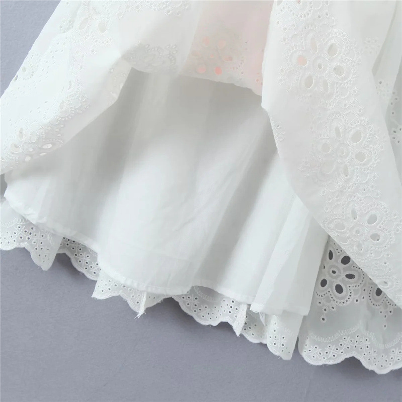 Lace line neckline strapless dress