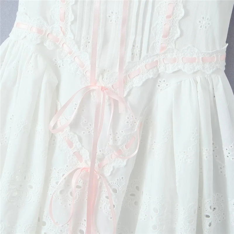 Lace line neckline strapless dress